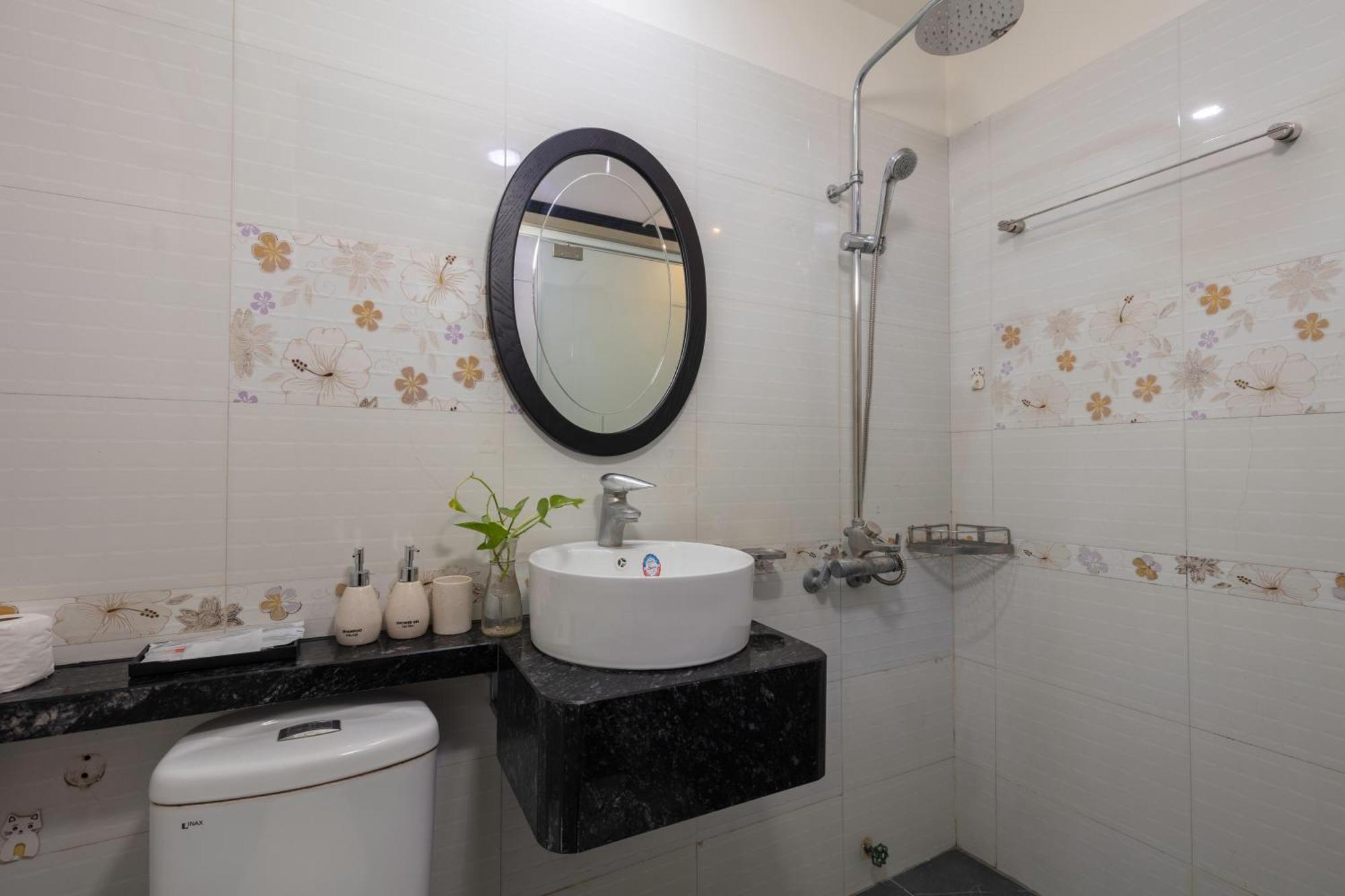 Queen Light Hotel Ханой Екстериор снимка