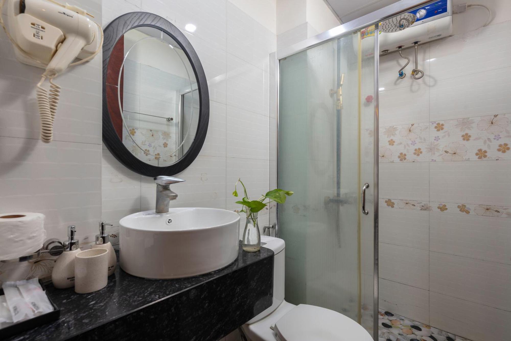 Queen Light Hotel Ханой Екстериор снимка