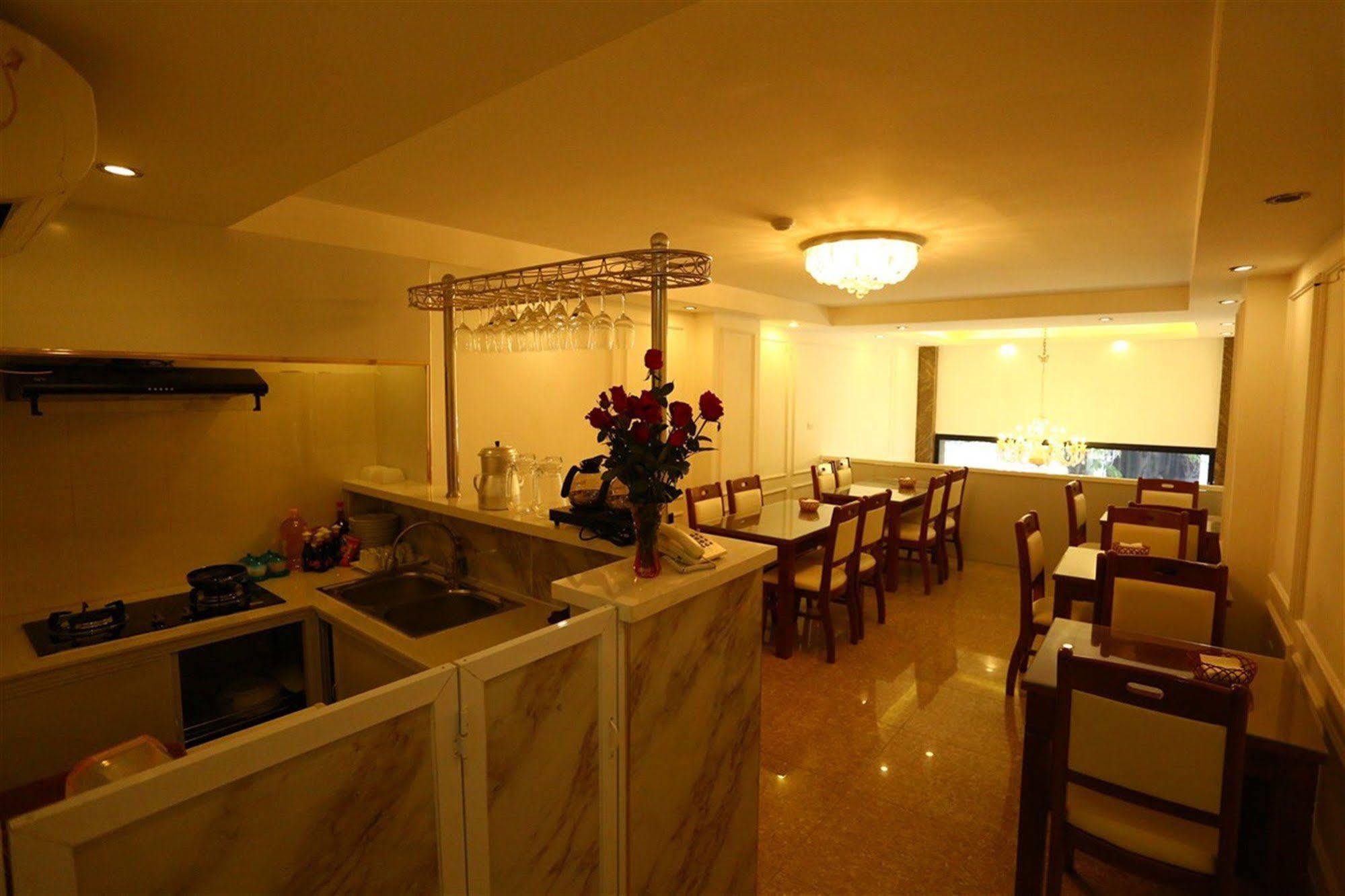 Queen Light Hotel Ханой Екстериор снимка